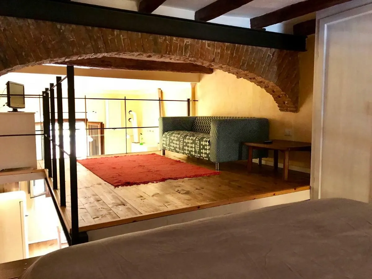דירות The Pianist S House In The Heart Of בולוניה